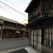 路地で感じる歴史の風景