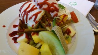 京橋千疋屋でフルーツワッフル