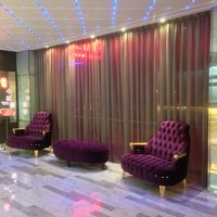 フロント前のソファ