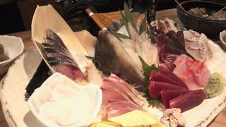 魚金の刺身の6点盛りは安くてうまい