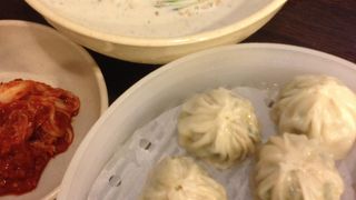 着いた日に、とりあえずお昼食べに行くのがココ