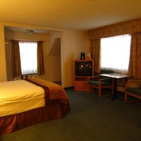 手前にもＱベッドがひとつ　広々