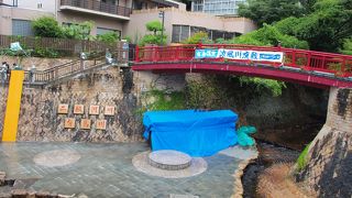 有馬川にかかる赤い橋