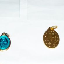 メダル　ブルーは２つで１セット　金はバラ売りでした