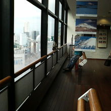 駅周辺を見下ろせる展望フロアがあります。