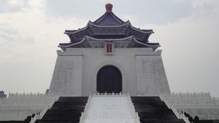 最寄駅から少し歩きます。