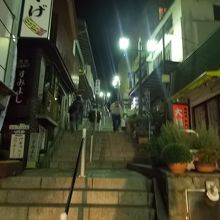 日暮れ後の石段街