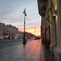 ホテルの前から朝焼けをパチリ。