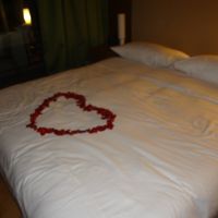 ハネムーンなので、部屋に帰ったらこんなサプライズが♪