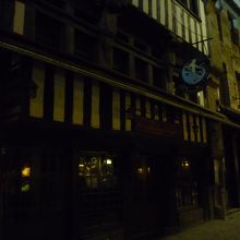 閉まっている店もあります