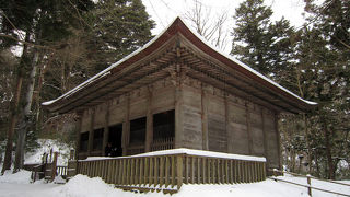 金色堂を守ってきたお堂。