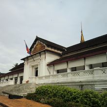 ランサーン王国の栄華を偲ばせるファサード