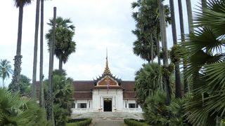 博物館の見学コース最後に飾られた各国からの進物品は必見