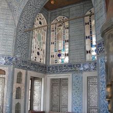 数ある建物の中の1つの内装。こんな感じのが一杯ある。