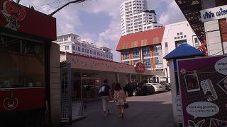 お弁当あり、情報誌あり、日本人の御用達ショップ