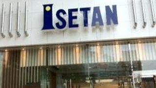 浦和のランドマーク　駐車場は混んでいます