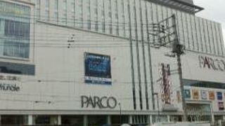 東口でがんばっています