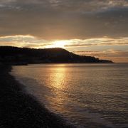 朝日を浴びた海岸は綺麗でした。