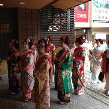 出発を待つ芸妓さんたち