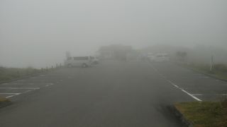 霧で何も見えず