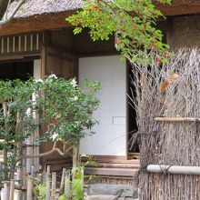 落柿舎の入口。