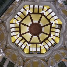 丸の内北口側の天井