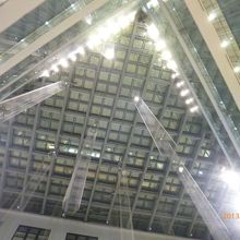 KITTE　下より天井を見上げる