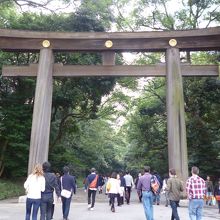 原宿駅川　表参道入口の大鳥居