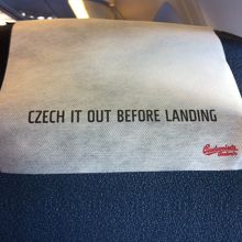 機内にはチェコらしいユーモアが