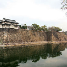 乾櫓と千貫櫓。