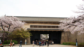 全国でも大きい多門櫓。