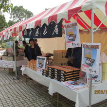 おいしいお弁当も売ってます。