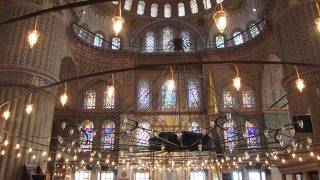 ブルーのタイルが美しい