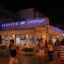 夜のカリウェラビーチ
