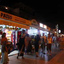 夜のカリウェラビーチ