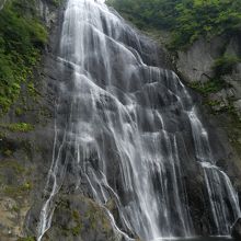 上段部の滝壷まで近付くこともできます