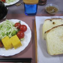 2日目朝食の一部（前日とほぼ同じ）