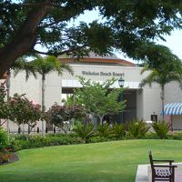 クィーンズマーケットプレイスは徒歩で３分と便利です