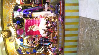 駅直結でいつも混んでる