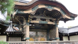 親鸞聖人のお寺。大規模修復中です。