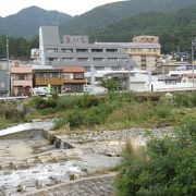 温泉街の風情はあまりない