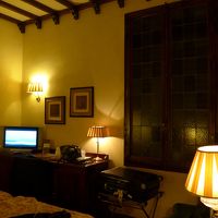 とても狭くスーツケースも1個しか置けません