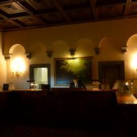 落ち着いたフロント。全て英語でOKです。