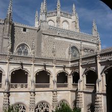 回廊から聖堂側を撮影