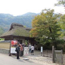 嵐山を借景に。