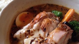 コギレイなスープカレー屋さん。