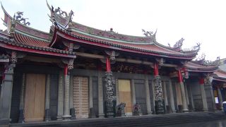 地元の参拝客がいっぱいのお寺