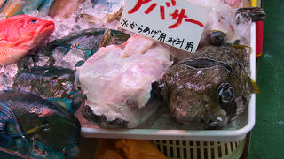 魚を買って、二階で食べれます