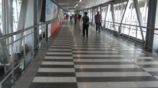 天候を気にせず移動！≪スカイウォーク≫