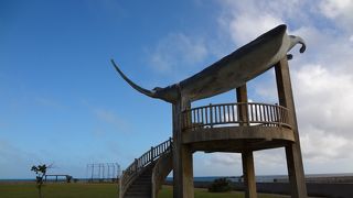 巨大マンタが目印です。